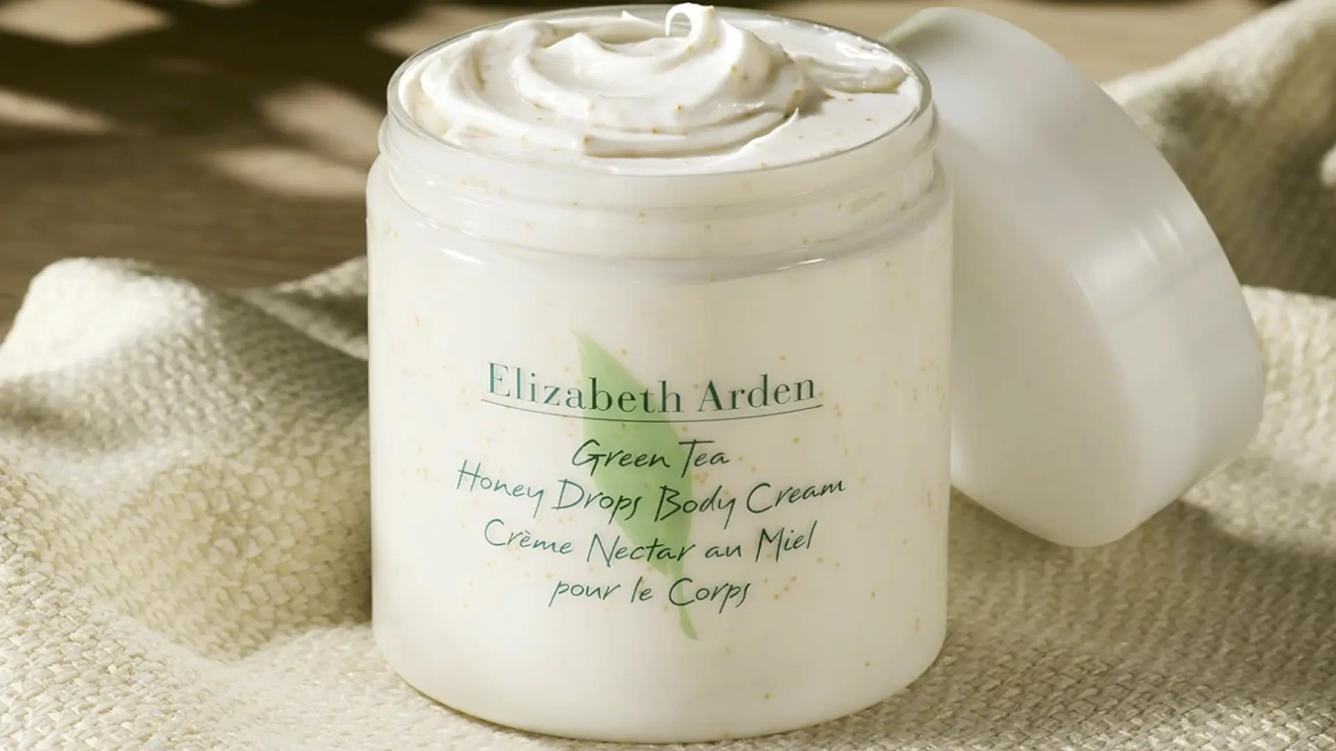 La crema Elizabeth Arden con 22.000 valoraciones sigue sumando: "No sé cuántos botes llevo comprados y cuántos más compraré"