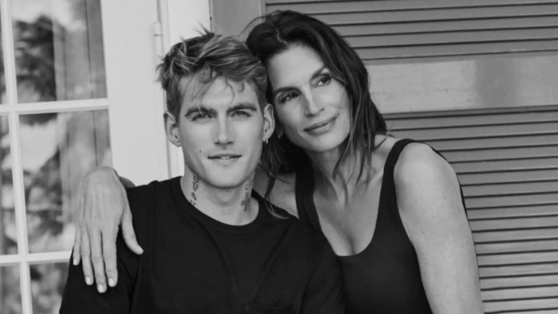 Cindy Crawford se refugia en su familia y amigos para aliviar el dolor insoportable por la muerte de su hijo: "Está sobrepasada"