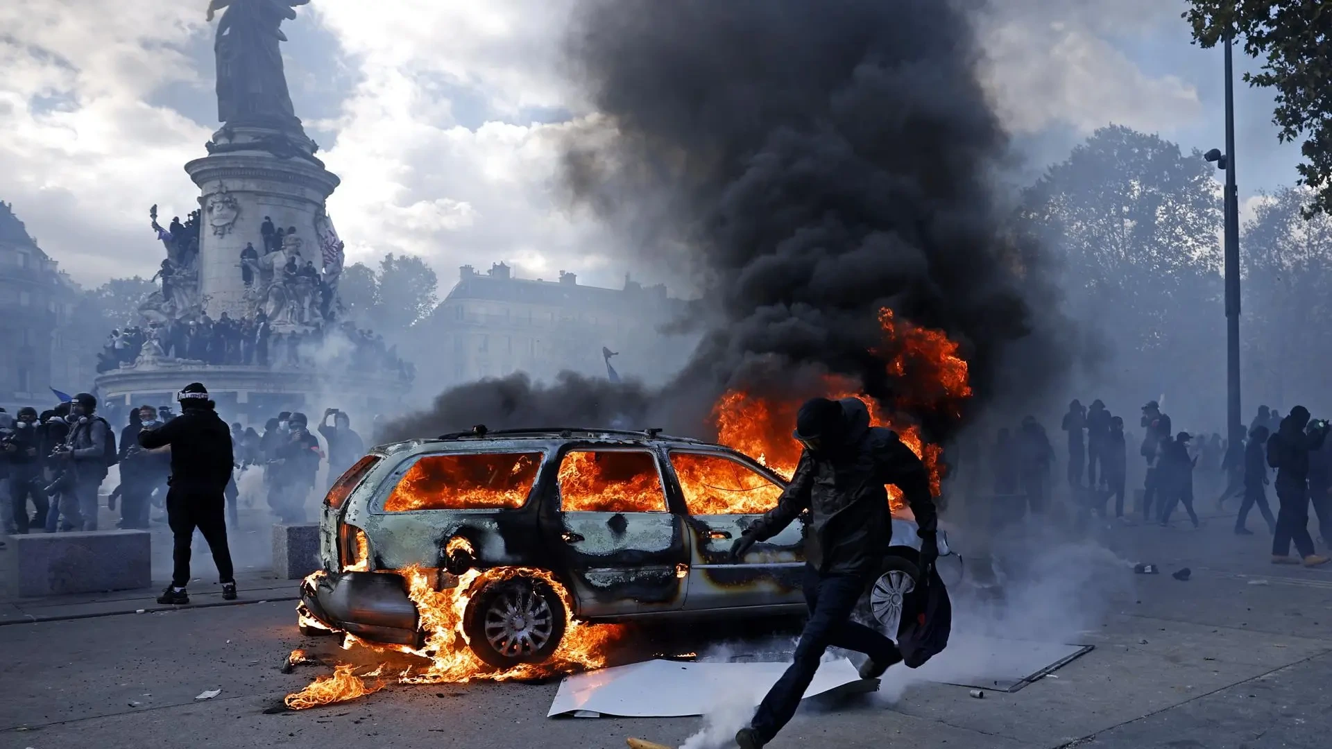 Francia movilizará a 70.000 policías ante las nuevas convocatorias de protestas y saqueos para este sábado