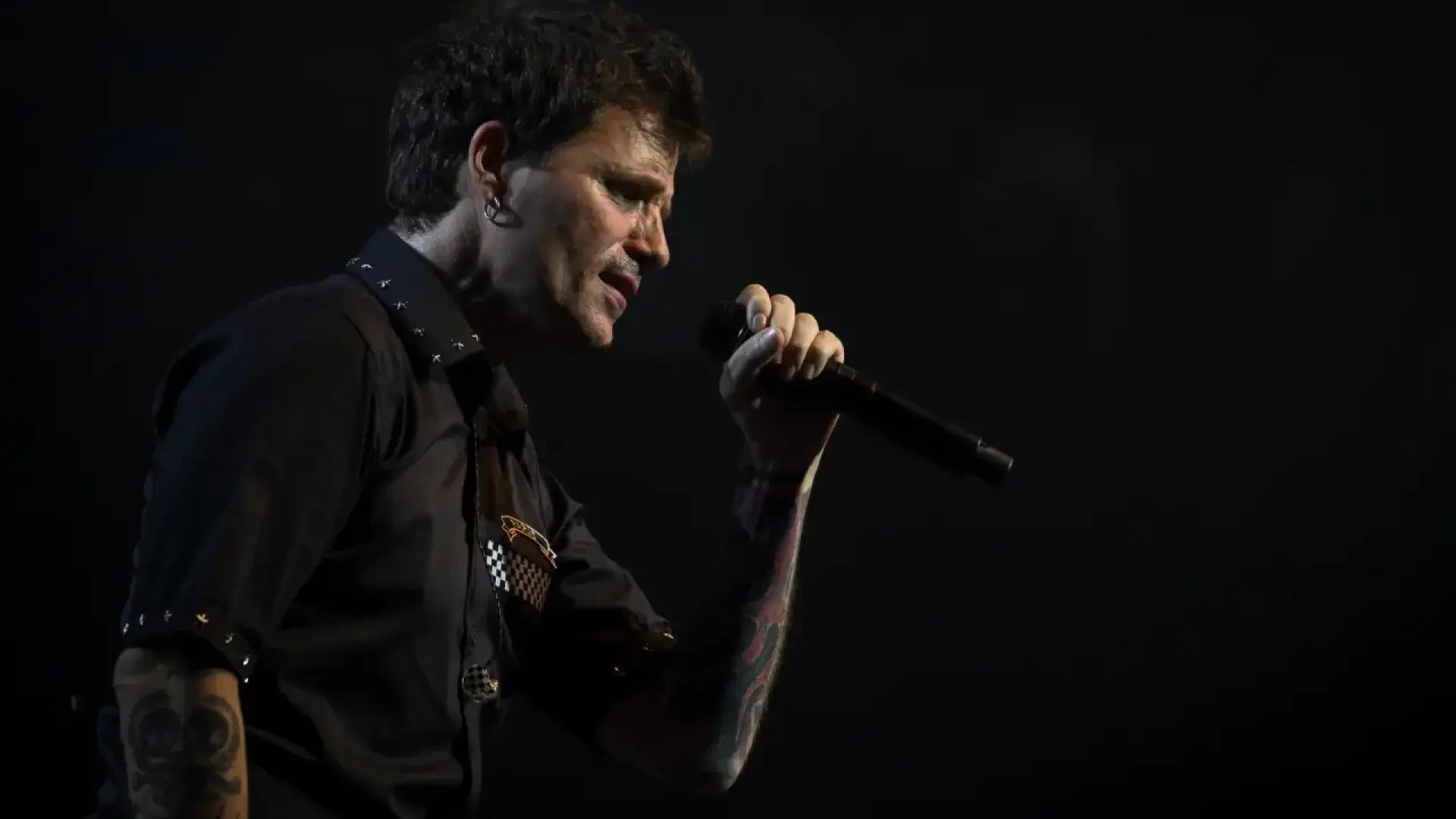 Dani Martín anuncia la muerte de su padre y se disculpa por cancelar conciertos: "Tuve que estar con él en sus últimos momentos"