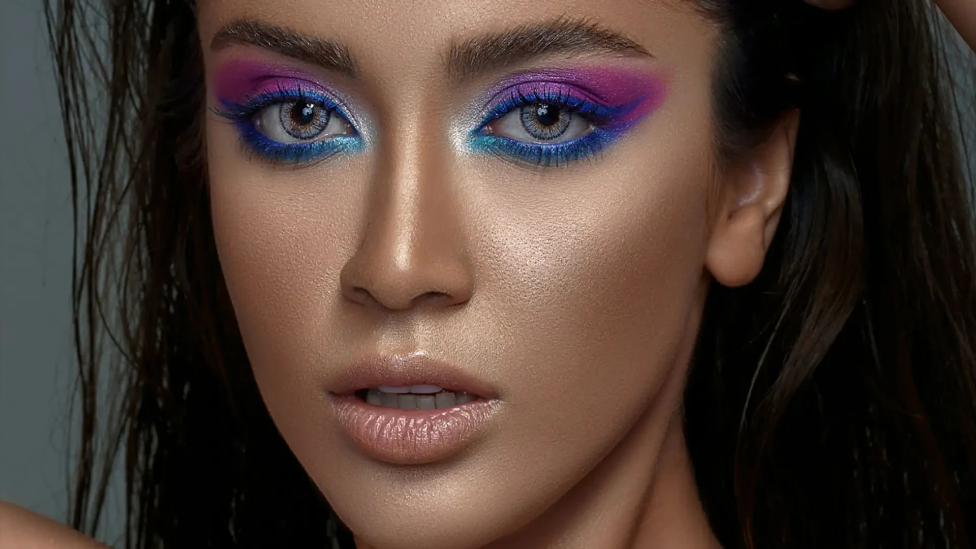 Sergio Antón, maquillador de Rosalía: "Las tendencias makeup del momento son azul, maximalismo y labios profesionales"