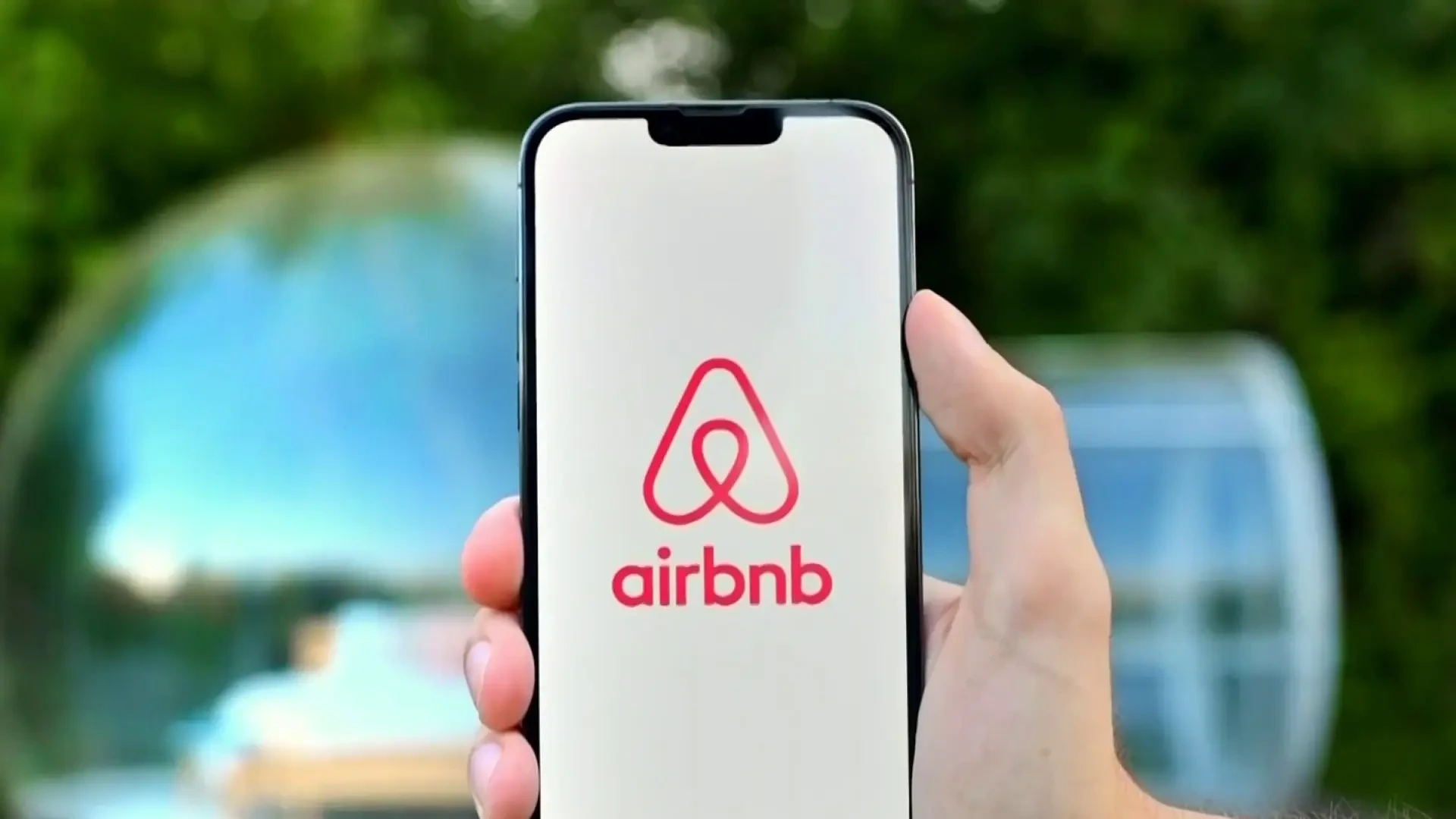 Airbnb cambia las normas de salida: prohibirá que los huéspedes tengan que lavar los platos o sacar la basura