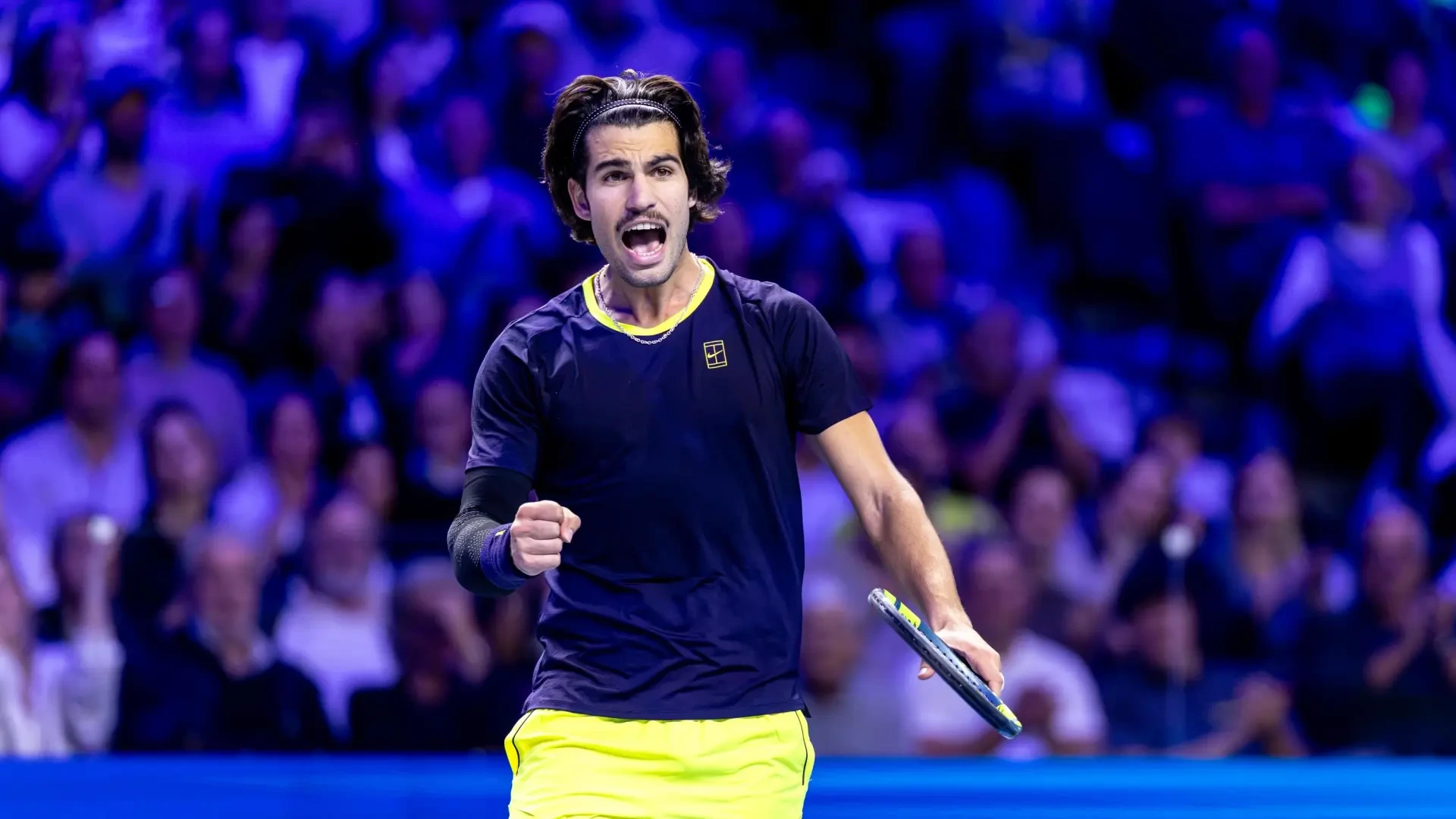 Carlos Alcaraz vence a Nikoloz Basilashvili tras un agónico tie-break y se cita con Tommy Paul en cuartos de final de Viena