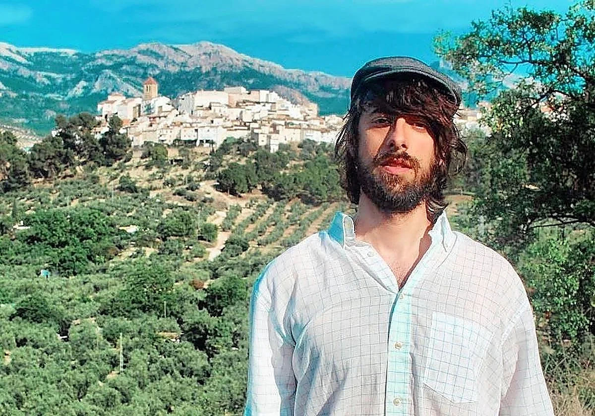 David Uclés sobre La bola negra: «Granada y Jaén son una misma tierra cubierta por un mismo olivar»
