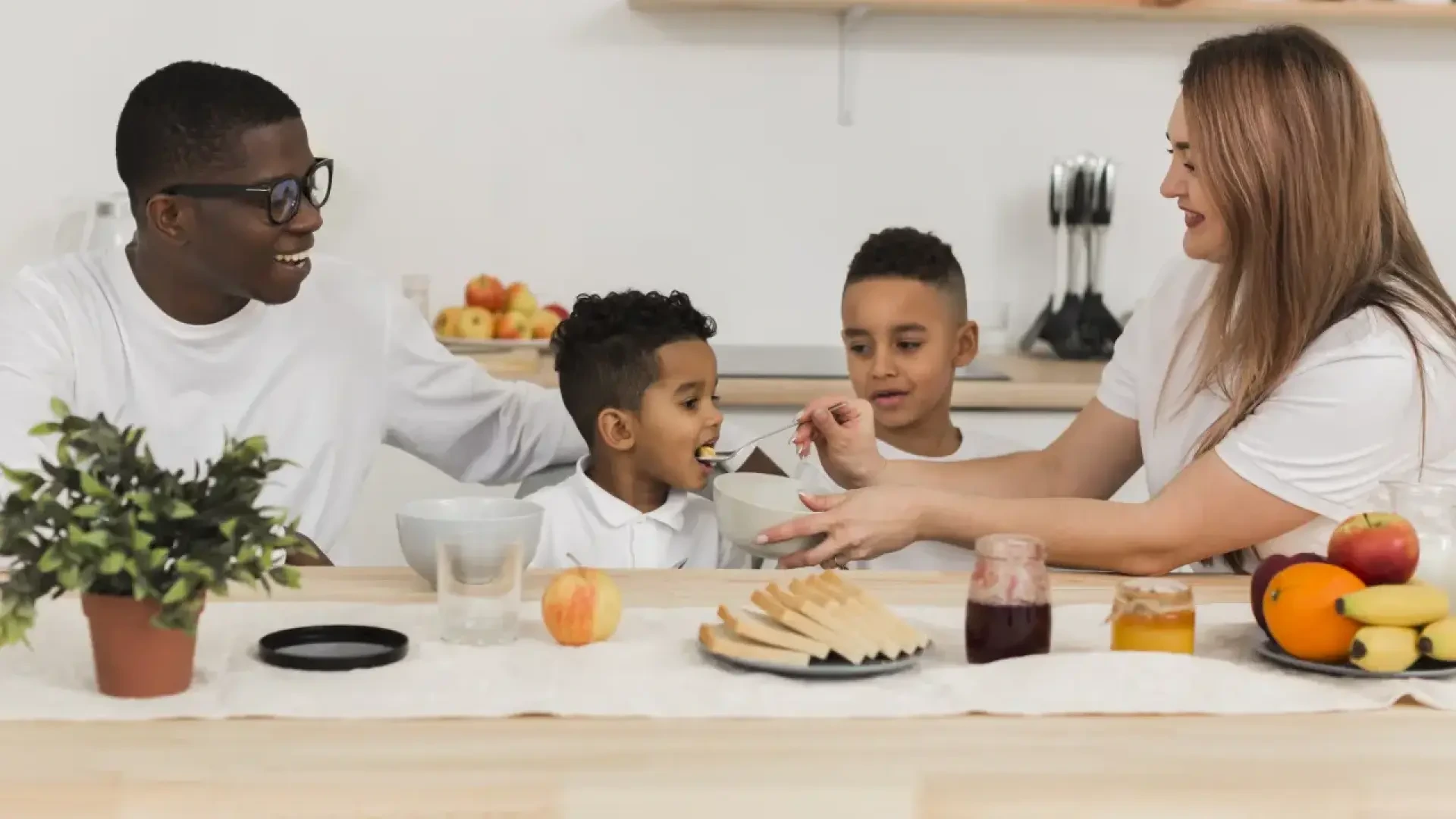 Hasta 220 euros al mes para alimentos: así se solicita la Tarjeta Monedero para familias con hijos