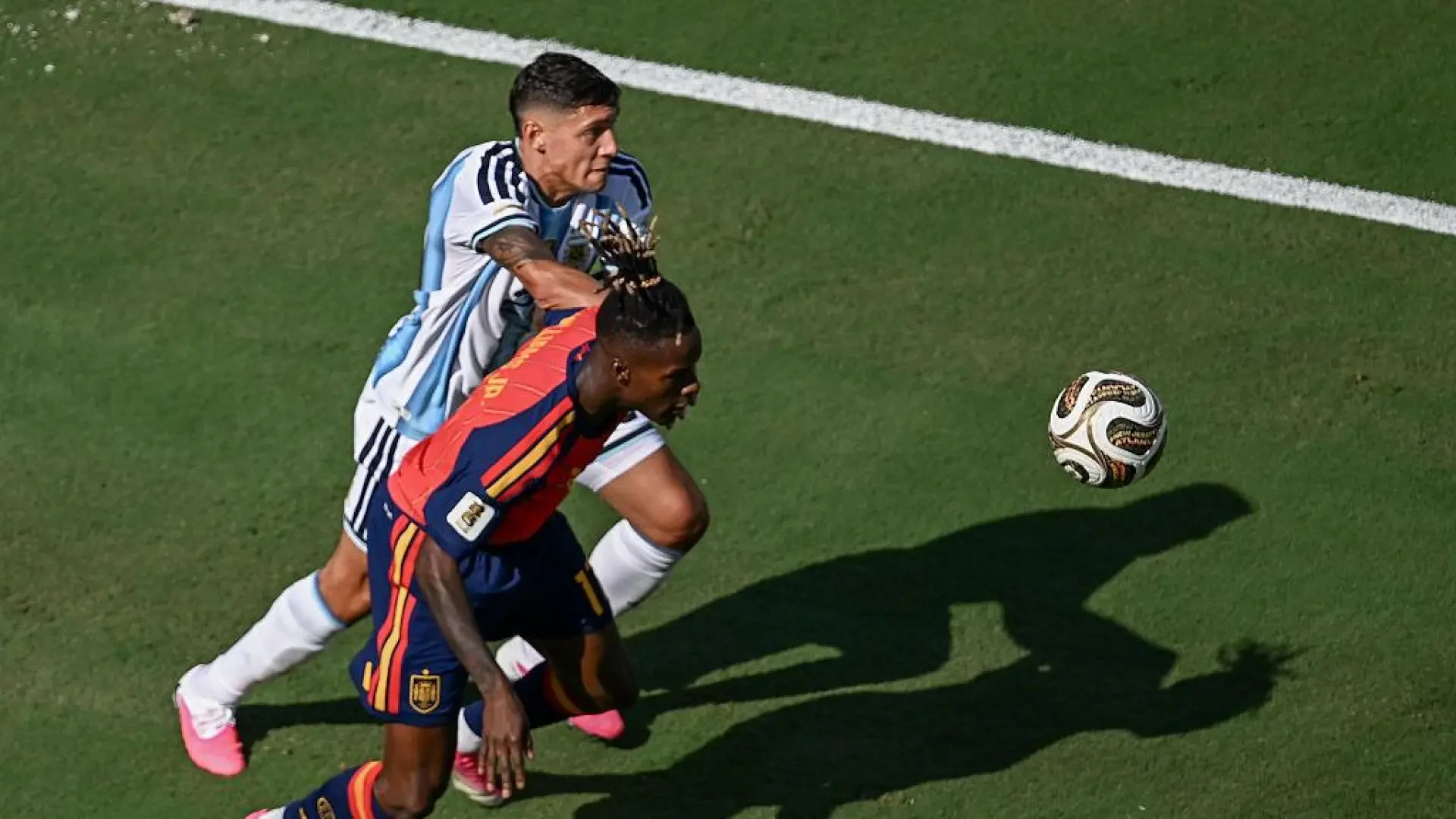 Nico Williams recuerda el gol de la final del Mundial contra Argentina: "Es mortal, si no me llega a empujar Nahuel Molina no llego"