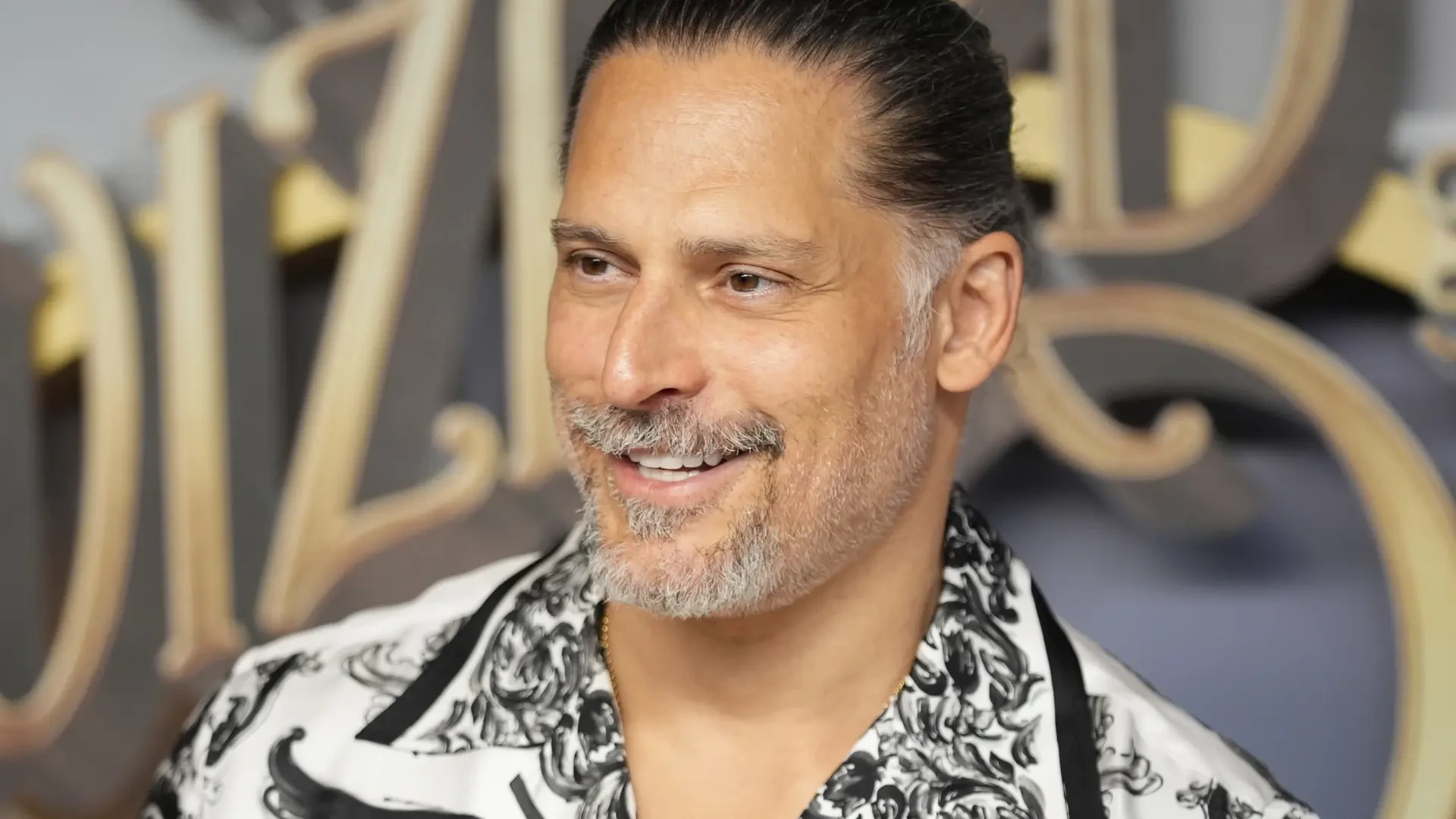 Joe Manganiello publica una foto desnudo para mostrar el tatuaje con el que tapó unas "cicatrices"
