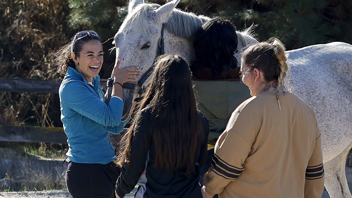 "Me ha cambiado la vida": la terapia con caballos de Madrid para víctimas de violencia