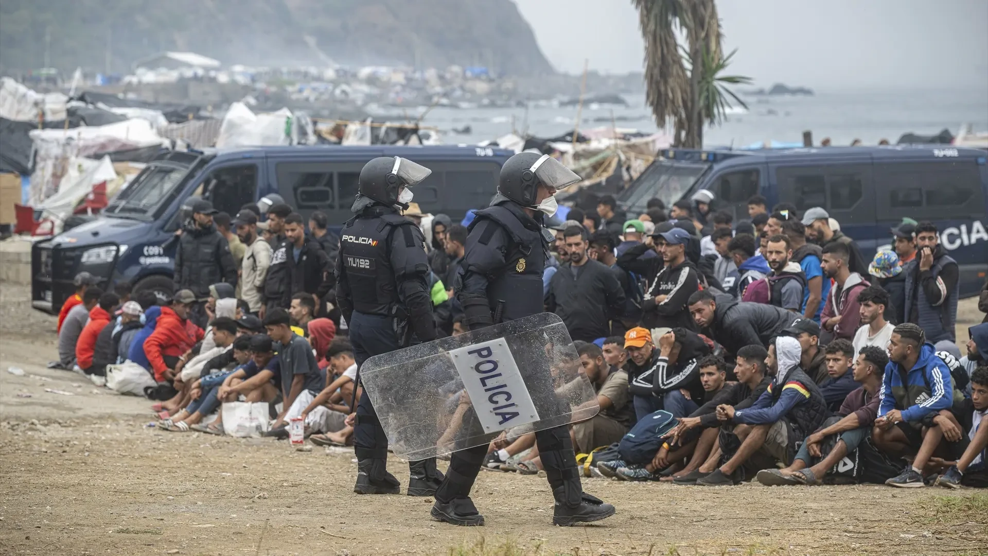 Dos detenidos y 100 migrantes localizados en una operación de la Policía contra los pisos patera en Ceuta