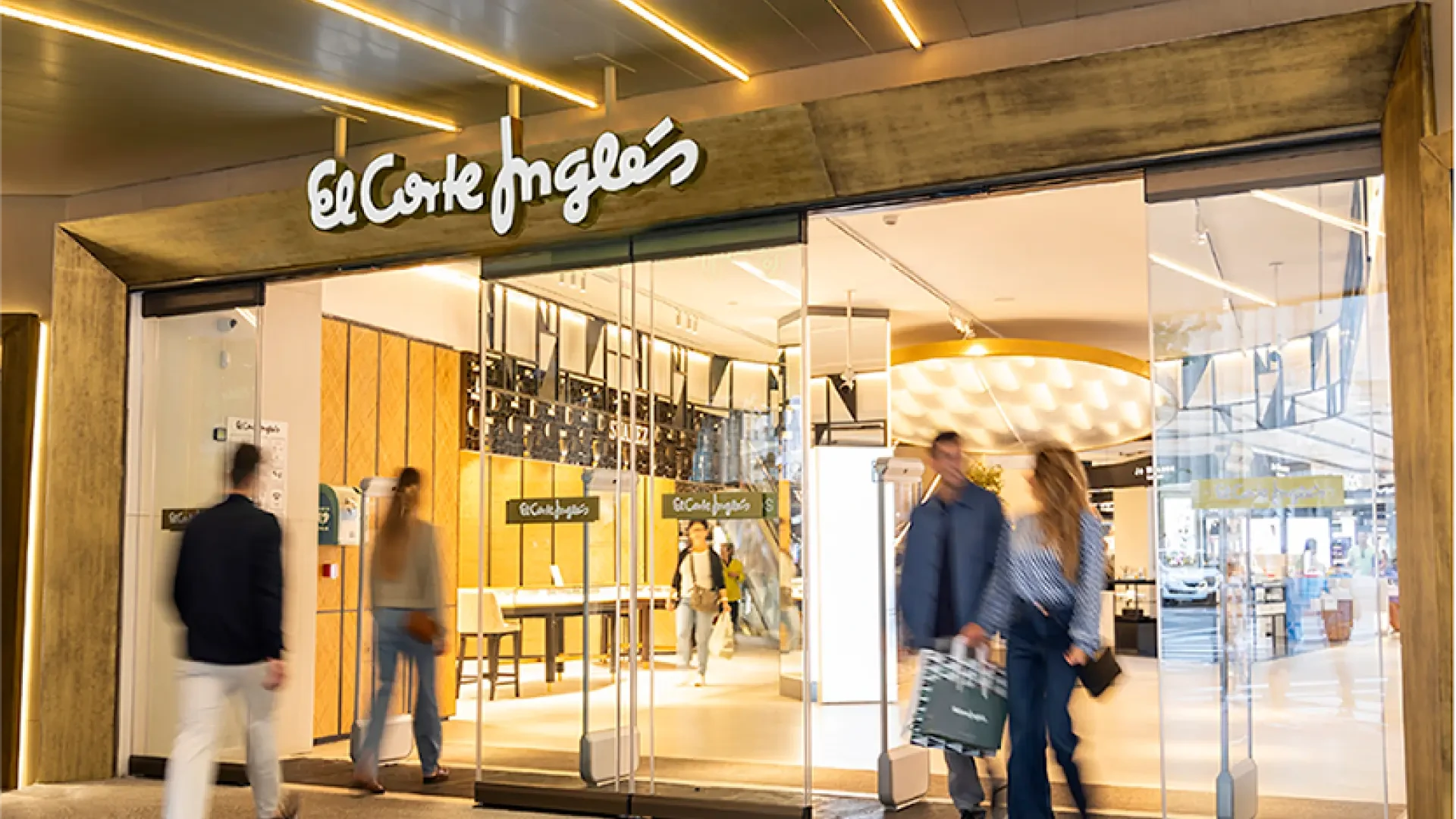 El Corte Inglés se alía con Iberia: permitirá comprar con Avios en sus tiendas